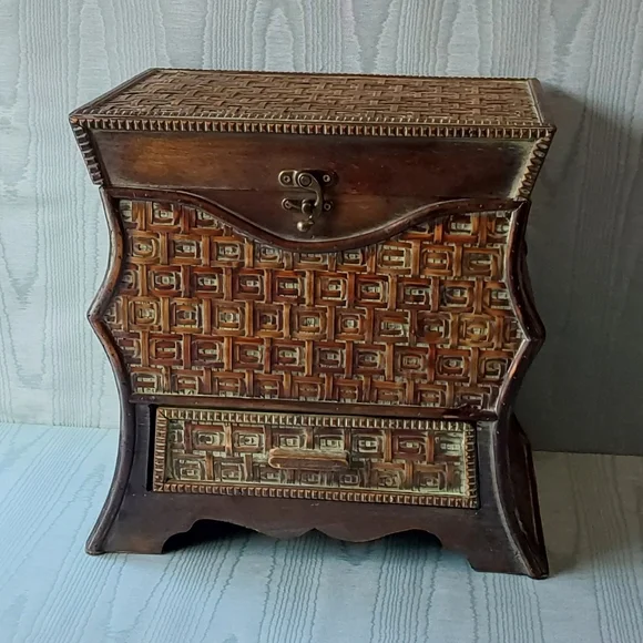 Rattan Chest for Storage - Picture 4 of 7